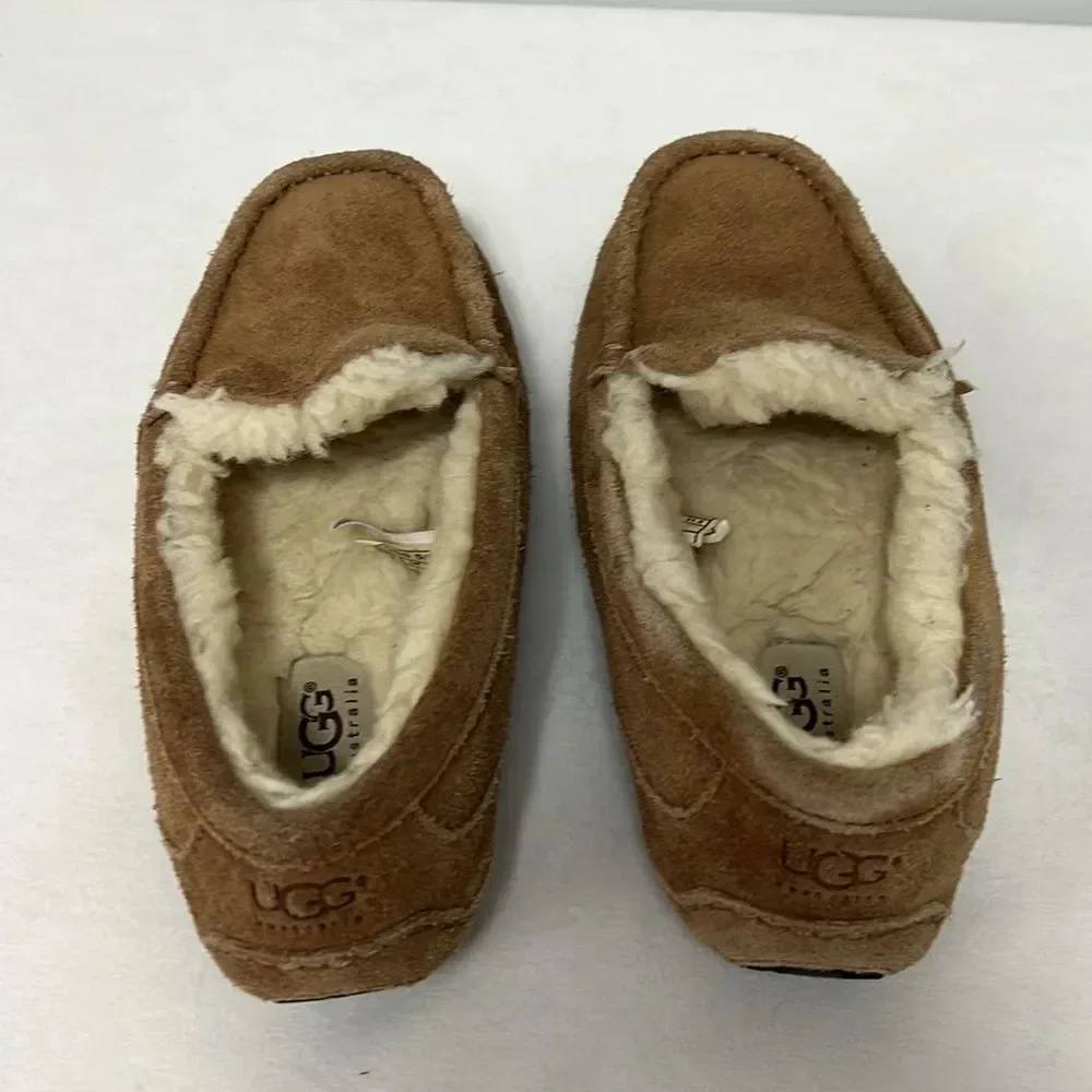 UGG Australia Kids Chestnut Genuine Suede, Sheepskin Wool Loafer Slippers Size 2